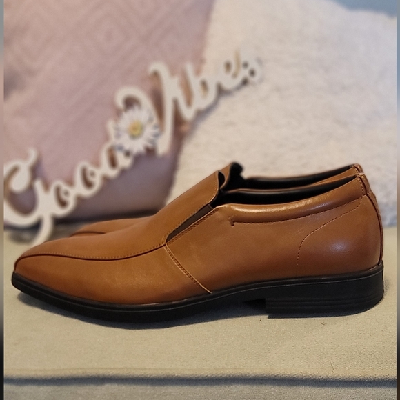 New, never worn dress shoes - Picture 8 of 8